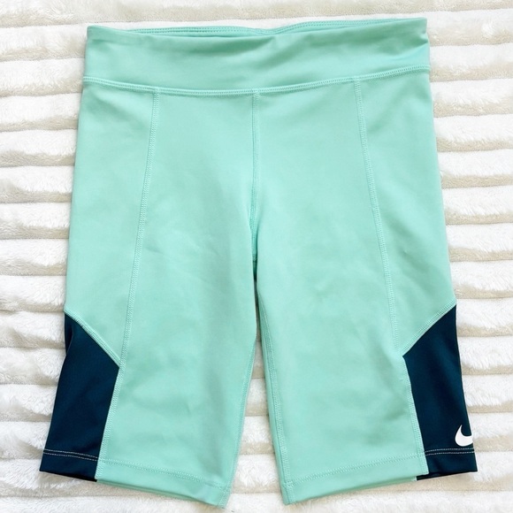 Nike Dri-Fit Tight Fit Biker Shorts Athletic Short Girls Size Large - Picture 1 of 7